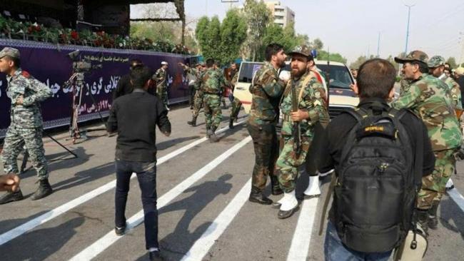 伊朗阅兵式遭突然袭击 至少29人死亡