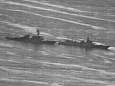 中美战舰南海现场照 解放军一举动惊人