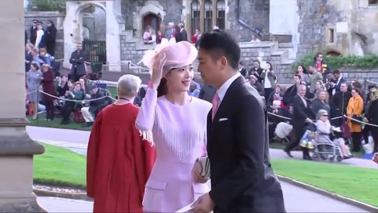 刘强东章泽天为何受邀参加尤金妮公主婚礼 英国王室回应