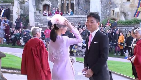 刘强东章泽天为何受邀参加尤金妮公主婚礼 英国王室回应