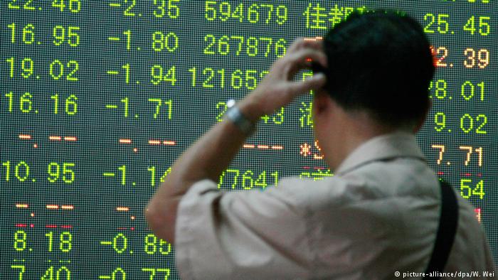 China Börsen rutschen weiter ab (picture-alliance/dpa/W. Wei)