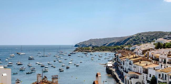 西班牙最美小镇座落于悬崖边