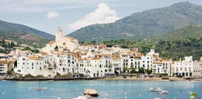 西班牙最美小镇座落于悬崖边
