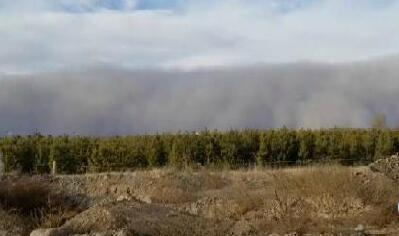 沙尘暴袭甘肃现巨型沙墙 多地空气质量指数爆表