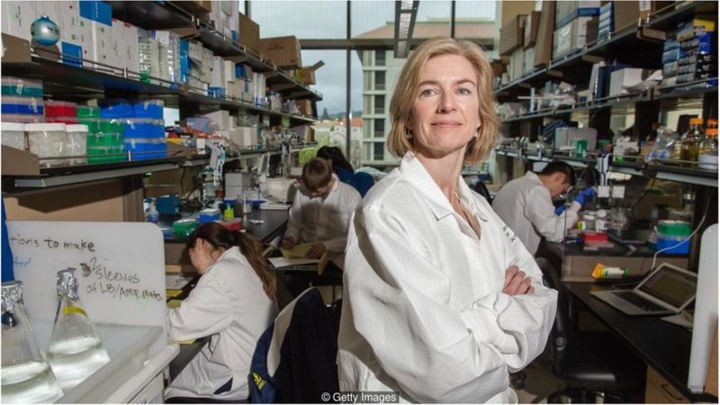 杜德纳（Jennifer Doudna）发明的基因编辑工具 CRISPR-Cas9彻底转变了基因编辑的效率和花费。