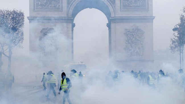法国右翼政党要求政府宣布进入紧急状态