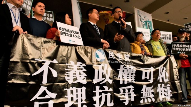 香港两民主派立法会议员议会抗争被检控