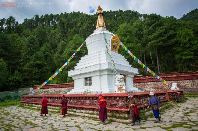 探秘西藏林芝最大寺庙 对生殖崇拜