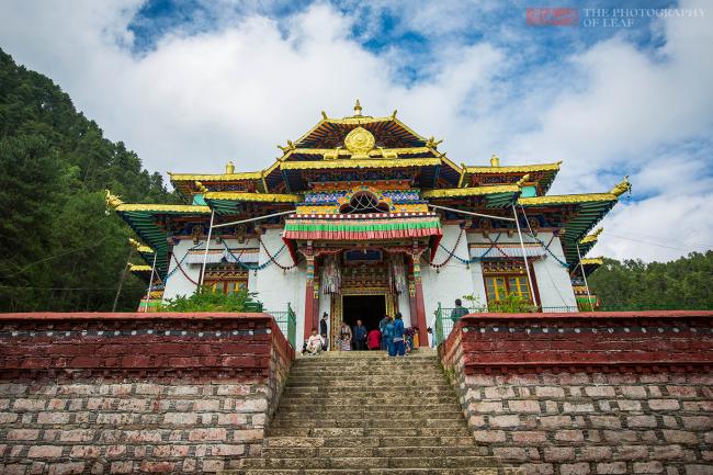 探秘西藏林芝最大寺庙 对生殖崇拜