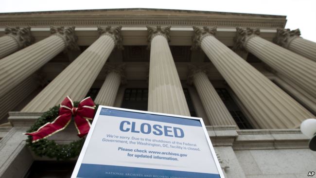 华盛顿国家档案馆入口的关门告示。（2019年1月1日）