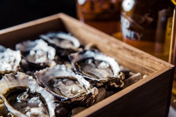 Oysters-in-Wood-Box.jpg,0