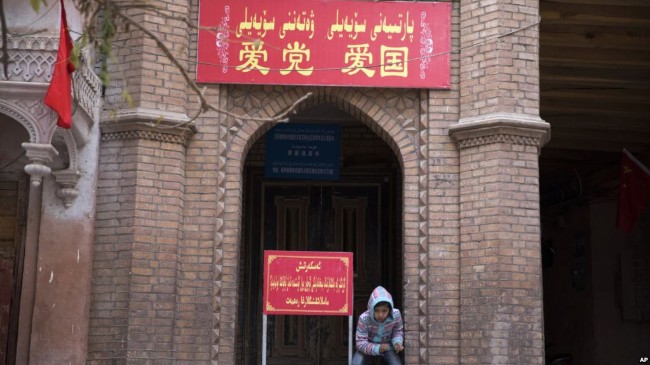 中国打击维吾尔知识分子以消灭维族文化