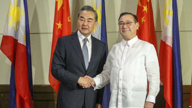 菲外长称将抗议中国在南海设救助中心