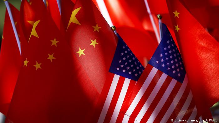 USA China Symbolbild Wirtschaftskrieg (picture-alliance/dpa/A. Wong)