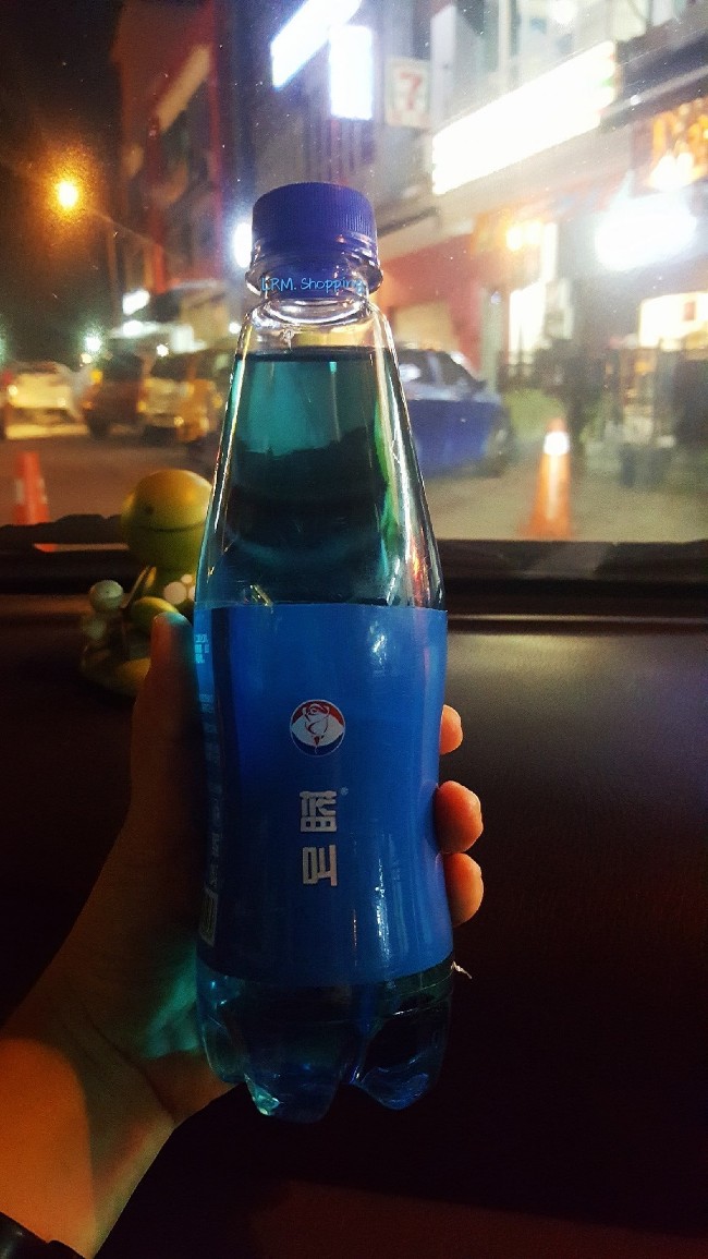 中国人改喝“蓝叫可乐”拒美国可口可乐