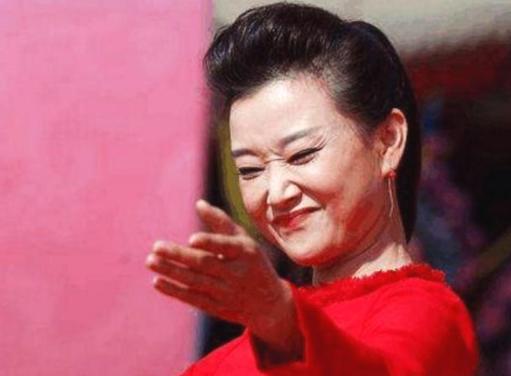 民歌皇后宋祖英 如今52岁近照吓坏网友