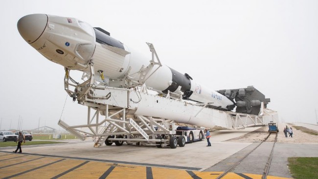 SpaceX与美国航天联手 发射模拟载人舱