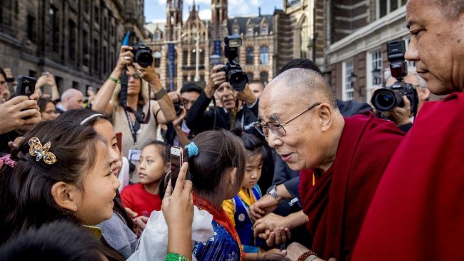 “达赖没为藏人做一件好事 藏人感谢党”