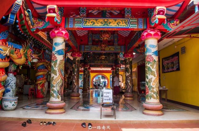 泰国也有中国庙 雕龙画栋堪称艺术杰作