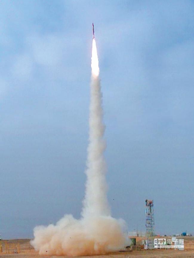美国研2款导弹 专门对付中国东风-26