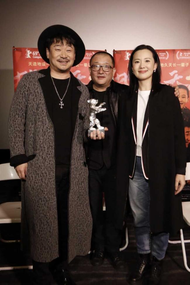 《地久天长》举行上海首映 王小帅调侃