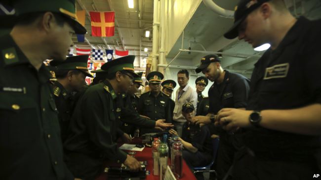 美国计划派第二艘航母访问越南