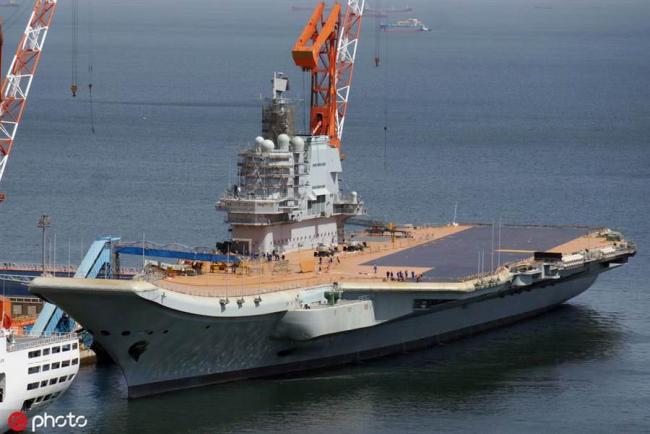 清明加班  中国首艘国产航母甲板涂装