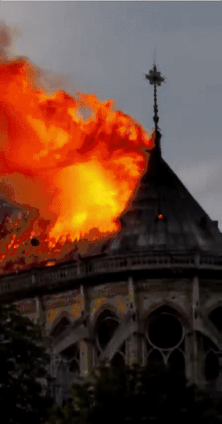 称巴黎圣母院被烧“活该” 他们在想啥？