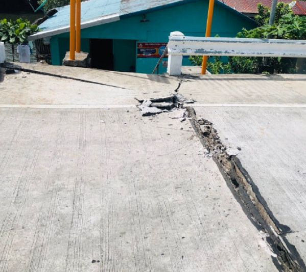 菲律宾再发生6.4级地震公路出现裂痕