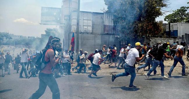 美国推动委内瑞拉“起义”内战一触即发