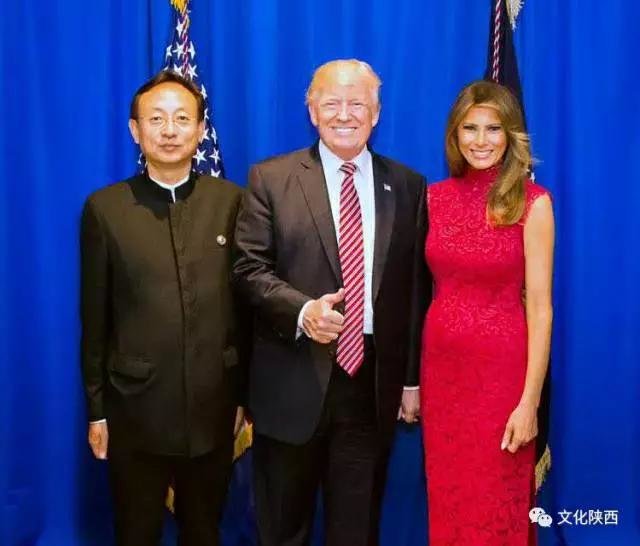 赵涛与特朗普总统及梅拉尼娅·特朗普在2017年的合影。