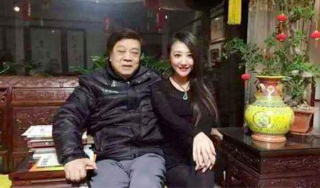 77岁赵忠祥晒豪华小区：被他的有钱吓到