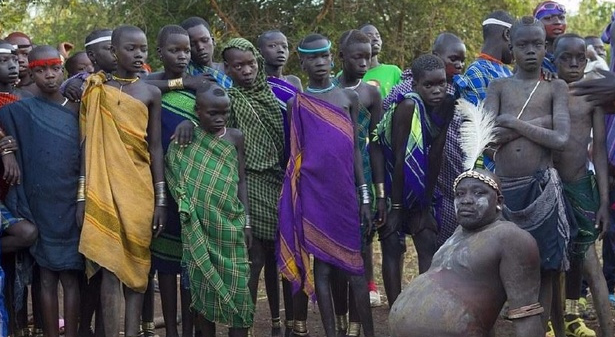 此非洲部落男子以“大肚子”为荣：越大越受欢迎