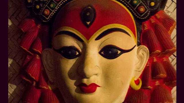 尼泊尔“活女神” 表面万人膜拜背后遭遇凄凉