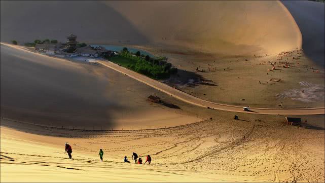 中国沙漠第一泉已名存实亡 续命耗资40亿