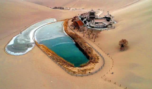 中国沙漠第一泉已名存实亡 续命耗资40亿