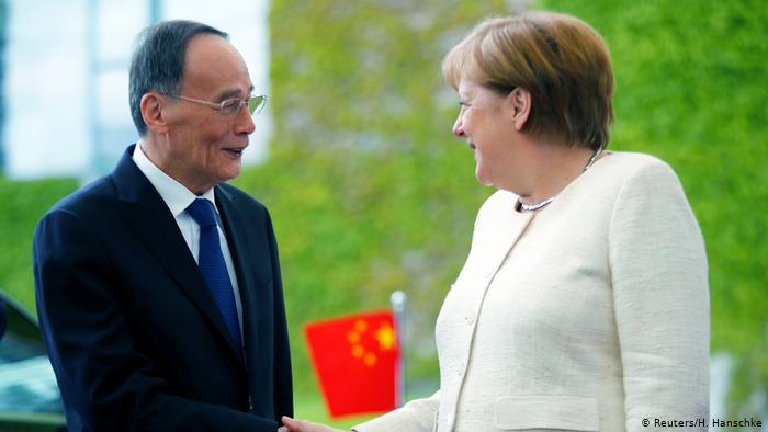Deutschland chinesischer Vize-PrÃ¤sident Qishan Wang in Berlin (Reuters/H. Hanschke)