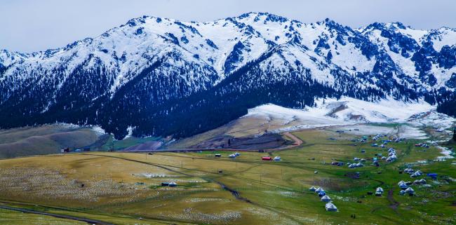 新疆这座神山美得逆天 被人膜拜了3000年