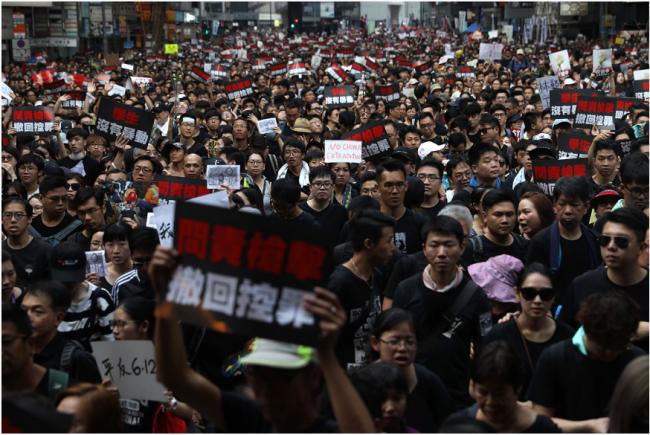 港人示威成反美游行 中国官媒颠倒黑白？