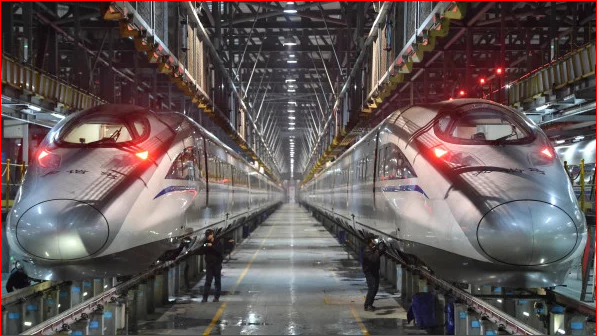 中国铁路总公司换“马甲” 5万亿债务谁背