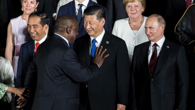习近平很毛泽东，会晤非洲3国首脑，警告川普