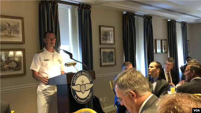 美国海军作战部长理查森上将(Admiral John Richardson) 2019年7月2日出席一场早餐会（美国之音黎堡）