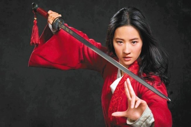 刘亦菲主演「花木兰」，有多场精采的战争动作戏。 图／迪士尼提供