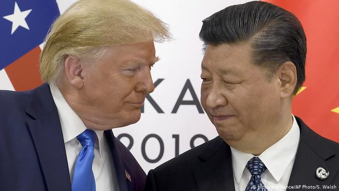 Japan G20 Gipfel in Osaka | Donald Trump und Xi Jinping (picture-alliance/AP Photo/S. Walsh)