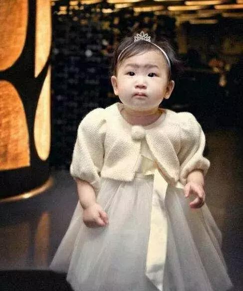 母亲是“韩国第一美女” 她被骂丑多年