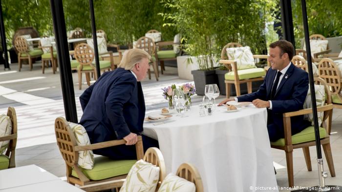 Frankreich Biarritz | G7 Gipfeltreffen: Donald Trump und Emmanuel Macron (picture-alliance/AP Images/A. Harnik)