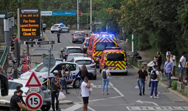 恐袭？法国里昂附近传持刀攻击 1死9伤