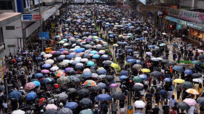 周日 香港反送中示威“烽火连天”