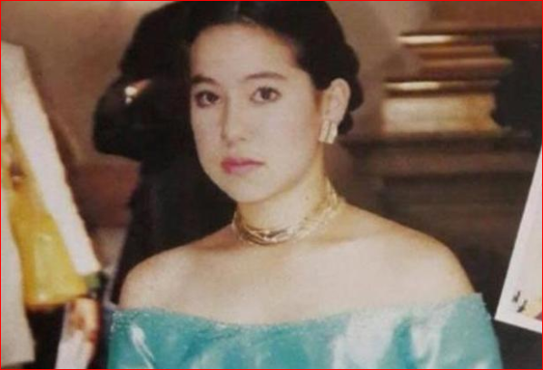 泰国最美公主 被剥夺头衔 远嫁美国