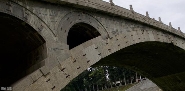 古人没有用钢筋水泥建造的一座桥 使用了1400年
